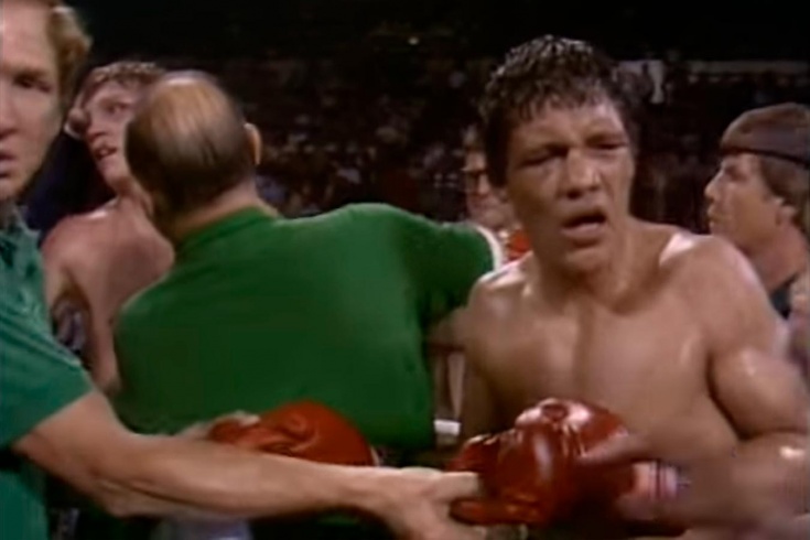 Один из самых скандальных боёв в истории бокса привёл к трагедии, видео
