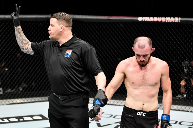 Российский боец UFC Богатов угрожает судье после поражения, фото