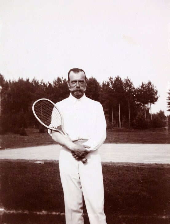 Николай II обожал теннис: влюбился за 4 дня, играл в 40-градусную жару и один раз получил мячом так, что захромал
