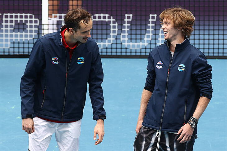 Медведев и Рублев идут друг на друга в 1/4 Australian Open. А кто еще на пути к титулу? И что за жесть в женской сетке?