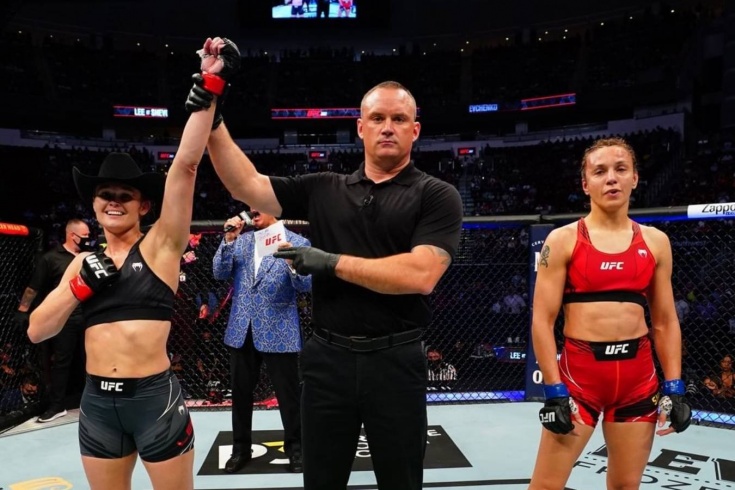 Андреа Ли победила Антонину Шевченко болевым приёмом на UFC 262, видео